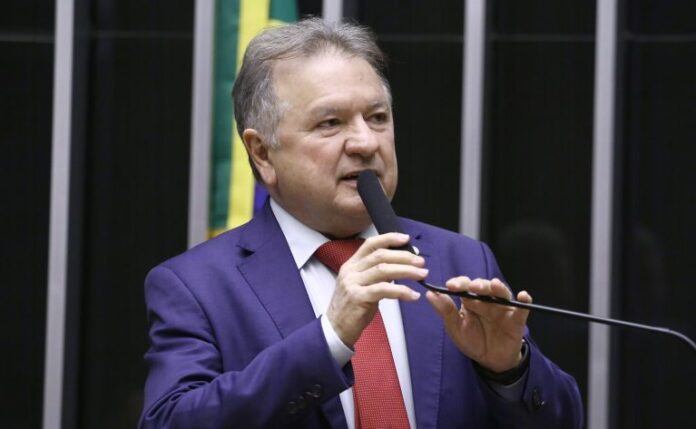 Comissão aprova uso de imóveis recebidos pela União para reforma agrária e habitação popular Comissão aprova uso de imóveis recebidos pela União para reforma agrária e habitação popular