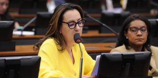 Comissão aprova uso de símbolo de acessibilidade em veículos usados para transportar pessoas com deficiência Comissão aprova uso de símbolo de acessibilidade em veículos usados para transportar pessoas com deficiência