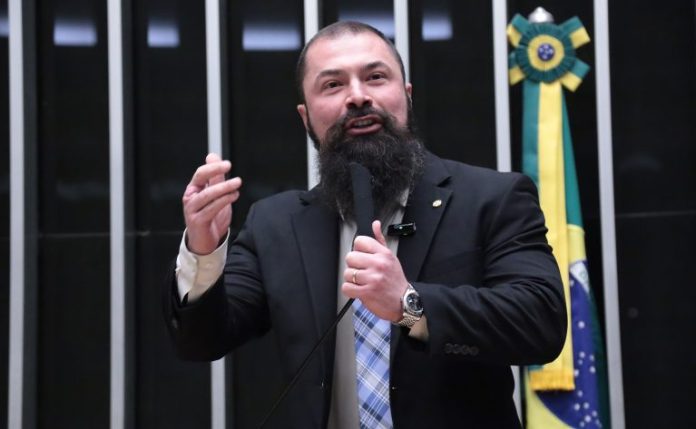 Comissão aprova uso do FGTS para compra de armas de fogo e munições para defesa pessoal Comissão aprova uso do FGTS para compra de armas de fogo e munições para defesa pessoal