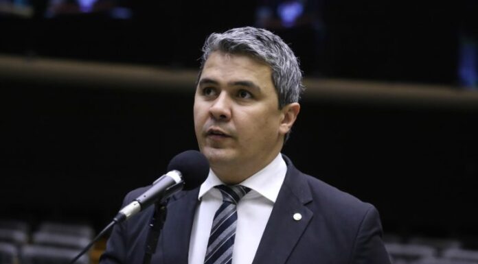 Comissão aprova vaga preferencial de estacionamento para pessoas com autismo Comissão aprova vaga preferencial de estacionamento para pessoas com autismo