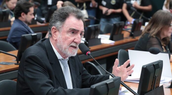 Comissão aprova valorização de mestres responsáveis por difundir tradição oral Comissão aprova valorização de mestres responsáveis por difundir tradição oral