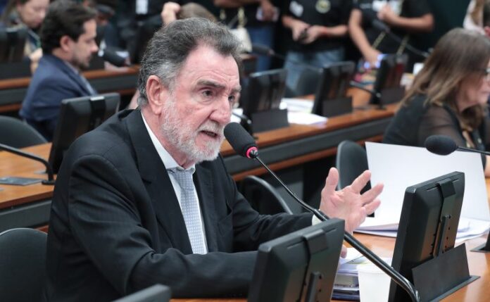 Comissão aprova valorização de mestres responsáveis por difundir tradição oral