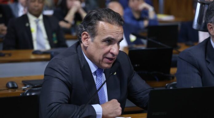 Comissão aprova vínculo obrigatório de instrutor de trânsito a autoescola Comissão aprova vínculo obrigatório de instrutor de trânsito a autoescola