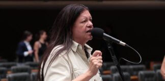 Comissão da Câmara aprova piso salarial de R$ 5,5 mil para assistentes sociais; texto pode ir ao Senado Comissão da Câmara aprova piso salarial de R$ 5,5 mil para assistentes sociais; texto pode ir ao Senado