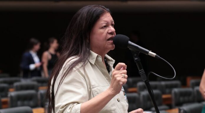 Comissão da Câmara aprova piso salarial de R$ 5,5 mil para assistentes sociais; texto pode ir ao Senado Comissão da Câmara aprova piso salarial de R$ 5,5 mil para assistentes sociais; texto pode ir ao Senado
