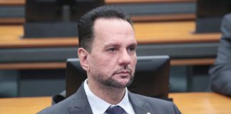 Comissão da Câmara aprova projeto que permite optar por documentos oficiais em formato digital Comissão da Câmara aprova projeto que permite optar por documentos oficiais em formato digital