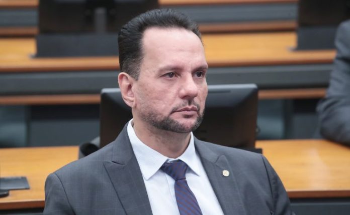Comissão da Câmara aprova projeto que permite optar por documentos oficiais em formato digital