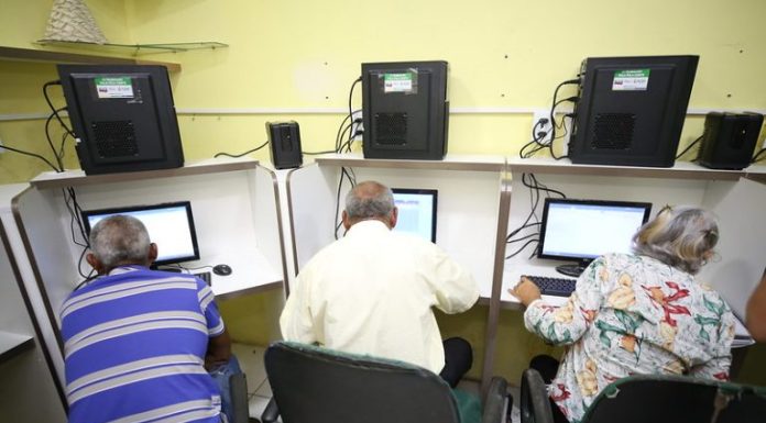 Comissão de Constituição e Justiça aprova inclusão de pessoas idosas no programa Educação de Jovens e Adultos Comissão de Constituição e Justiça aprova inclusão de pessoas idosas no programa Educação de Jovens e Adultos