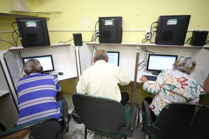 Comissão de Constituição e Justiça aprova inclusão de pessoas idosas no programa Educação de Jovens e Adultos Comissão de Constituição e Justiça aprova inclusão de pessoas idosas no programa Educação de Jovens e Adultos