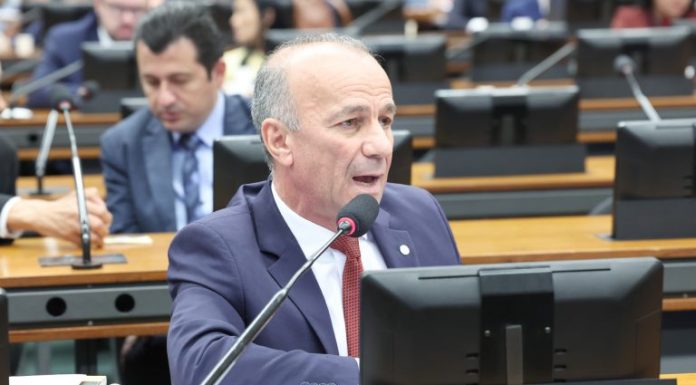 Comissão de Constituição e Justiça aprova projeto que proíbe o uso do termo “elefantíase” em documentos públicos Comissão de Constituição e Justiça aprova projeto que proíbe o uso do termo "elefantíase" em documentos públicos