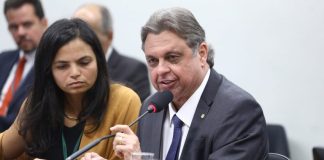 Comissão de Constituição e Justiça aprova proposta que regulamenta profissão de coletor de lixo Comissão de Constituição e Justiça aprova proposta que regulamenta profissão de coletor de lixo