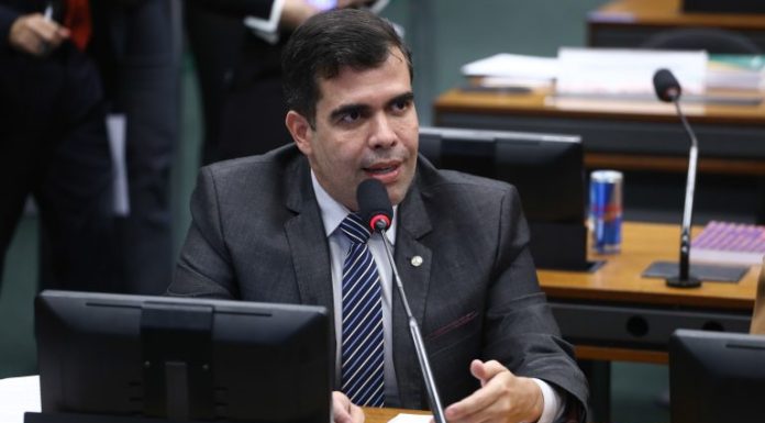 Comissão de Constituição e Justiça aprova redução da jornada de trabalho de pais de pessoas com deficiência Comissão de Constituição e Justiça aprova redução da jornada de trabalho de pais de pessoas com deficiência