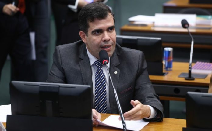 Comissão de Constituição e Justiça aprova redução da jornada de trabalho de pais de pessoas com deficiência Comissão de Constituição e Justiça aprova redução da jornada de trabalho de pais de pessoas com deficiência