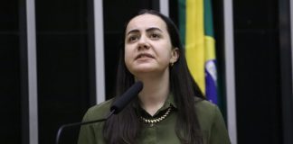 Comissão de Educação aprova proposta que exige noções de Libras de gestores escolares Comissão de Educação aprova proposta que exige noções de Libras de gestores escolares