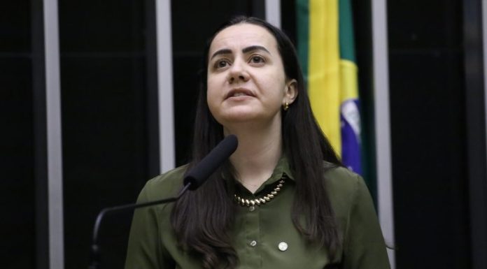 Comissão de Educação aprova proposta que exige noções de Libras de gestores escolares Comissão de Educação aprova proposta que exige noções de Libras de gestores escolares