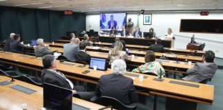 Comissão de juristas criada para revisar legislação de portos discute relatório final Comissão de juristas criada para revisar legislação de portos discute relatório final