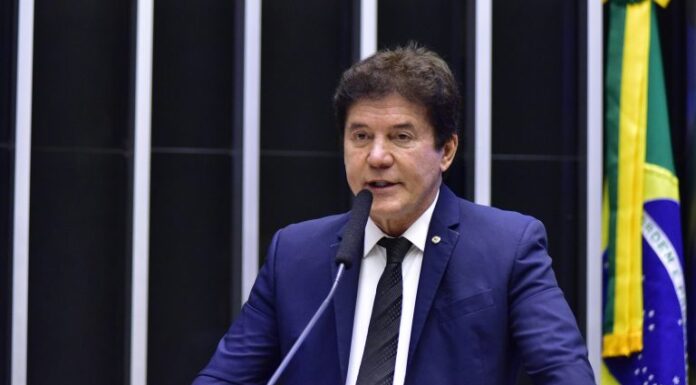 Comissão debate alto preço das passagens aéreas no Brasil Comissão debate alto preço das passagens aéreas no Brasil