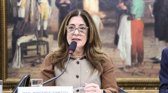 Comissão debate desafios da política de prevenção ao suicídio e à automutilação Comissão debate desafios da política de prevenção ao suicídio e à automutilação