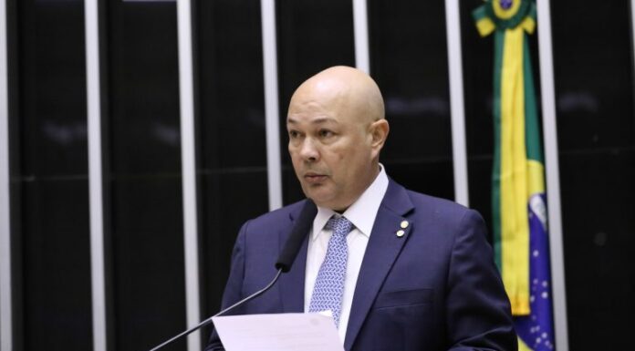 Comissão debate projeto que cria regras para contratos entre fornecedores e distribuidores Comissão debate projeto que cria regras para contratos entre fornecedores e distribuidores