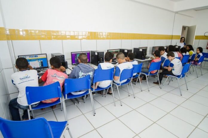 Comissão debate sustentabilidade da conectividade nas escolas Comissão debate sustentabilidade da conectividade nas escolas