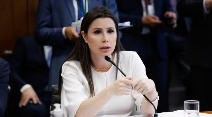 Comissão debate violência política nas universidades brasileiras Comissão debate violência política nas universidades brasileiras