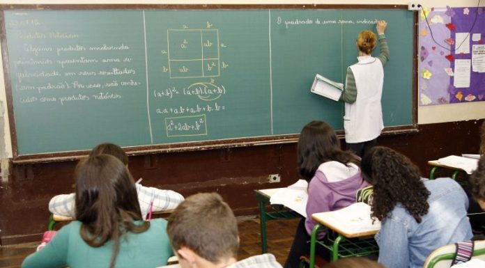 Comissão discute descumprimento de piso salarial dos professores Comissão discute descumprimento de piso salarial dos professores