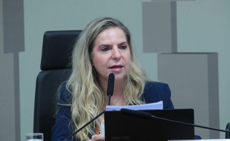 Discutir os dados sobre violência contra a mulher e a aplicabilidade da Lei 13.104/2015 – a Lei do Feminicídio. Dep. Luizianne Lins (PT - CE)