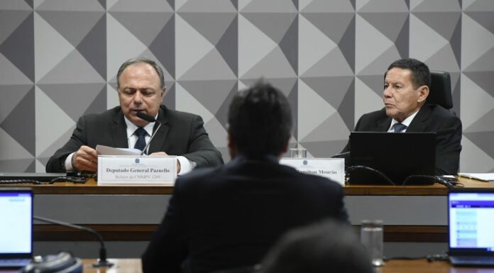 Comissão mista aprova medida provisória com aumento para militares Comissão mista aprova medida provisória com aumento para militares