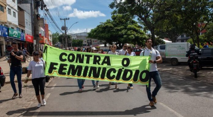 Comissão mista debate violência contra a mulher e aplicação da Lei do Feminicídio; participe Comissão mista debate violência contra a mulher e aplicação da Lei do Feminicídio; participe