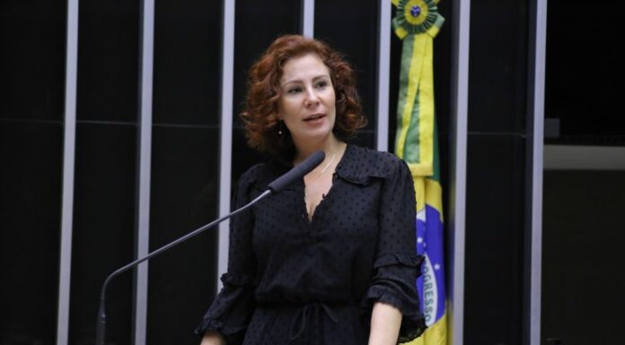 Comissão ouve nova testemunha de defesa de Carla Zambelli Comissão ouve nova testemunha de defesa de Carla Zambelli