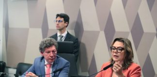 Comissão vota na segunda-feira MP que acaba com “taxa das blusinhas” para compras de até 50 dólares Comissão vota na segunda-feira MP que acaba com "taxa das blusinhas” para compras de até 50 dólares