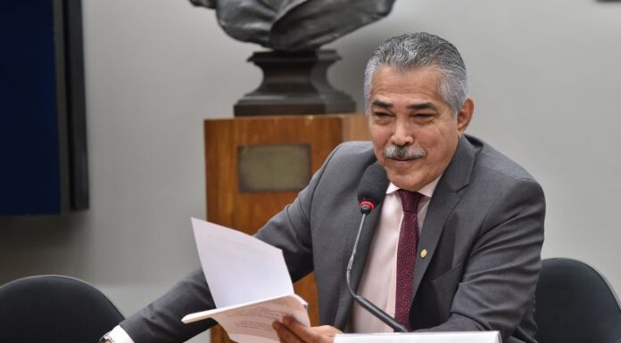 Comissões debatem novas relações de trabalho e o papel do Judiciário Comissões debatem novas relações de trabalho e o papel do Judiciário