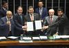 Congresso promulga emenda que acaba com escala 6×1 e estabelece jornada máxima de 40 horas semanais Congresso promulga emenda que acaba com escala 6x1 e estabelece jornada máxima de 40 horas semanais