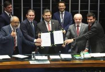 Congresso promulga emenda que acaba com escala 6×1 e estabelece jornada máxima de 40 horas semanais Congresso promulga emenda que acaba com escala 6x1 e estabelece jornada máxima de 40 horas semanais