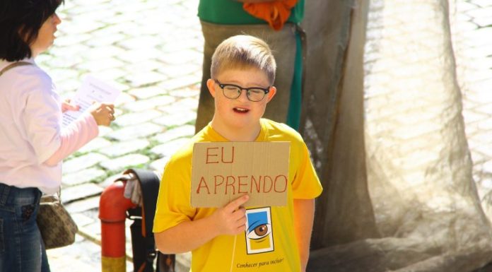 Congresso se ilumina de azul e amarelo pelo Dia Internacional da Síndrome de Down Congresso se ilumina de azul e amarelo pelo Dia Internacional da Síndrome de Down