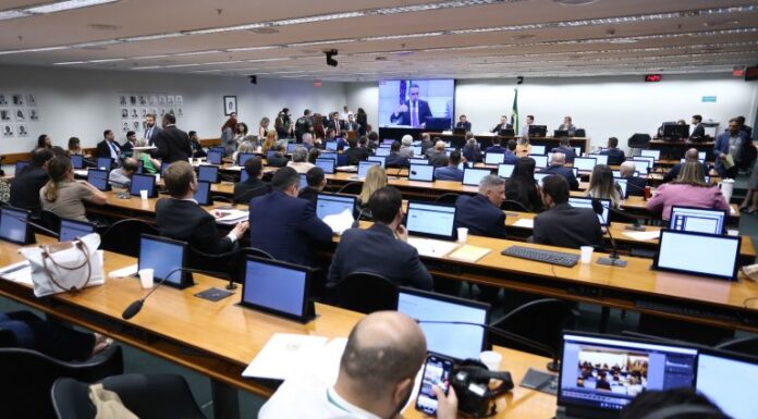 Conselho de Ética arquiva processos contra André Janones e Gustavo Gayer Conselho de Ética arquiva processos contra André Janones e Gustavo Gayer