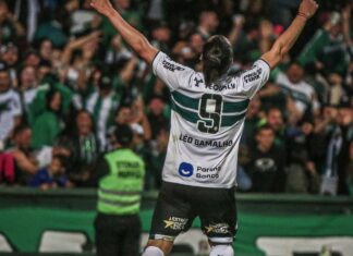 Coritiba vence no fim e aguarda rodada para celebrar acesso à Série A