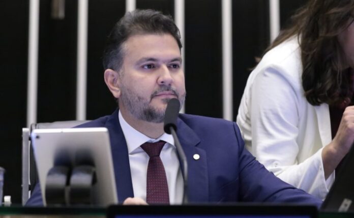Corregedoria sugere suspensão de três deputados e censura escrita aos demais acusados da ocupação do Plenário Corregedoria sugere suspensão de três deputados e censura escrita aos demais acusados da ocupação do Plenário