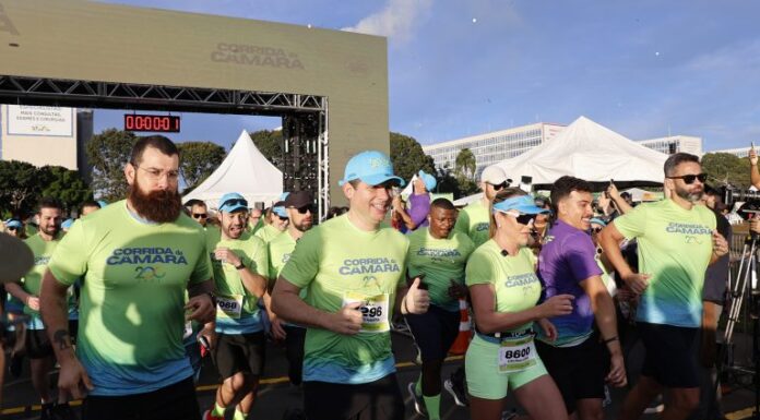 Corrida da Câmara reúne 6 mil pessoas na Esplanada em celebração aos 200 anos da Casa Corrida da Câmara reúne 6 mil pessoas na Esplanada em celebração aos 200 anos da Casa