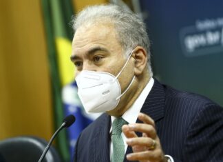 Ministro anuncia distribuição de 28,2 milhões testes para covid-19