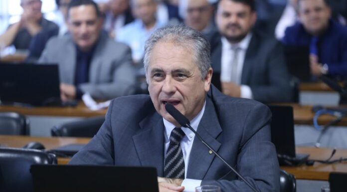 Debatedores apontam cenário crítico para continuação das atividades das usinas Angra 1 e 2 Debatedores apontam cenário crítico para continuação das atividades das usinas Angra 1 e 2