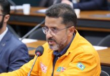 Debatedores divergem sobre medidas do governo para conter preços dos combustíveis Debatedores divergem sobre medidas do governo para conter preços dos combustíveis