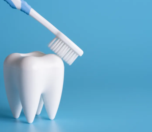 Cientistas criam robôs que escovam os dentes dos “donos”