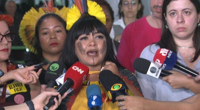 Deputada critica ação policial contra indígenas Deputada critica ação policial contra indígenas