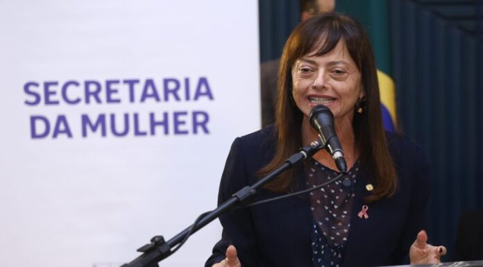 Deputadas destacam importância de diagnóstico precoce do câncer de mama Deputadas destacam importância de diagnóstico precoce do câncer de mama