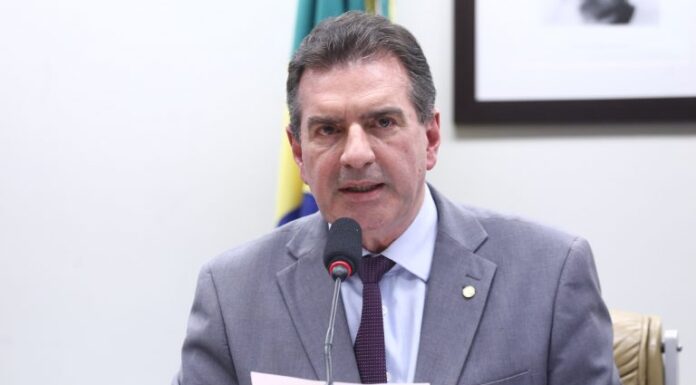Deputado alerta que crise no setor leiteiro afeta especialmente produtores familiares; ouça Deputado alerta que crise no setor leiteiro afeta especialmente produtores familiares; ouça