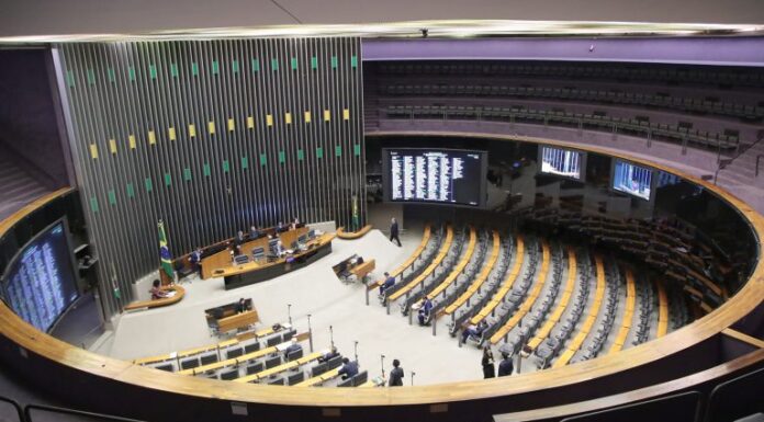 Deputados analisam MP que cria o programa Agora Tem Especialistas; acompanhe Deputados analisam MP que cria o programa Agora Tem Especialistas; acompanhe