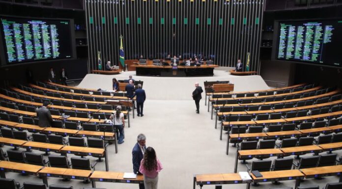 Deputados analisam pedidos de urgência para projetos de lei; acompanhe Deputados analisam pedidos de urgência para projetos de lei; acompanhe