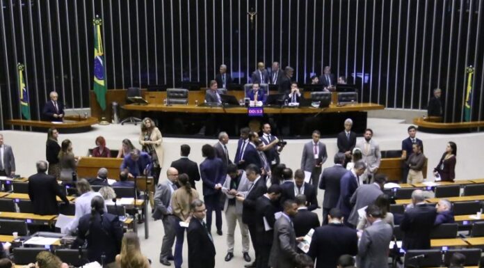 Deputados analisam proposta que isenta IPVA de veículos com mais de 20 anos; acompanhe Deputados analisam proposta que isenta IPVA de veículos com mais de 20 anos; acompanhe