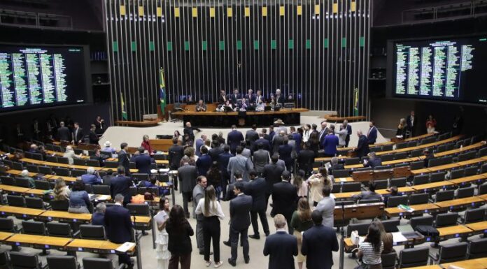 Deputados aprovam regime de urgência para seis projetos Deputados aprovam regime de urgência para seis projetos